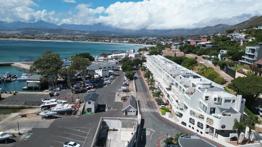 To Let 4 Bedroom Property for Rent in Gordons Bay Village Western Cape